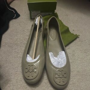 NWT TORY BURCH REVA patent leather ballet flat.